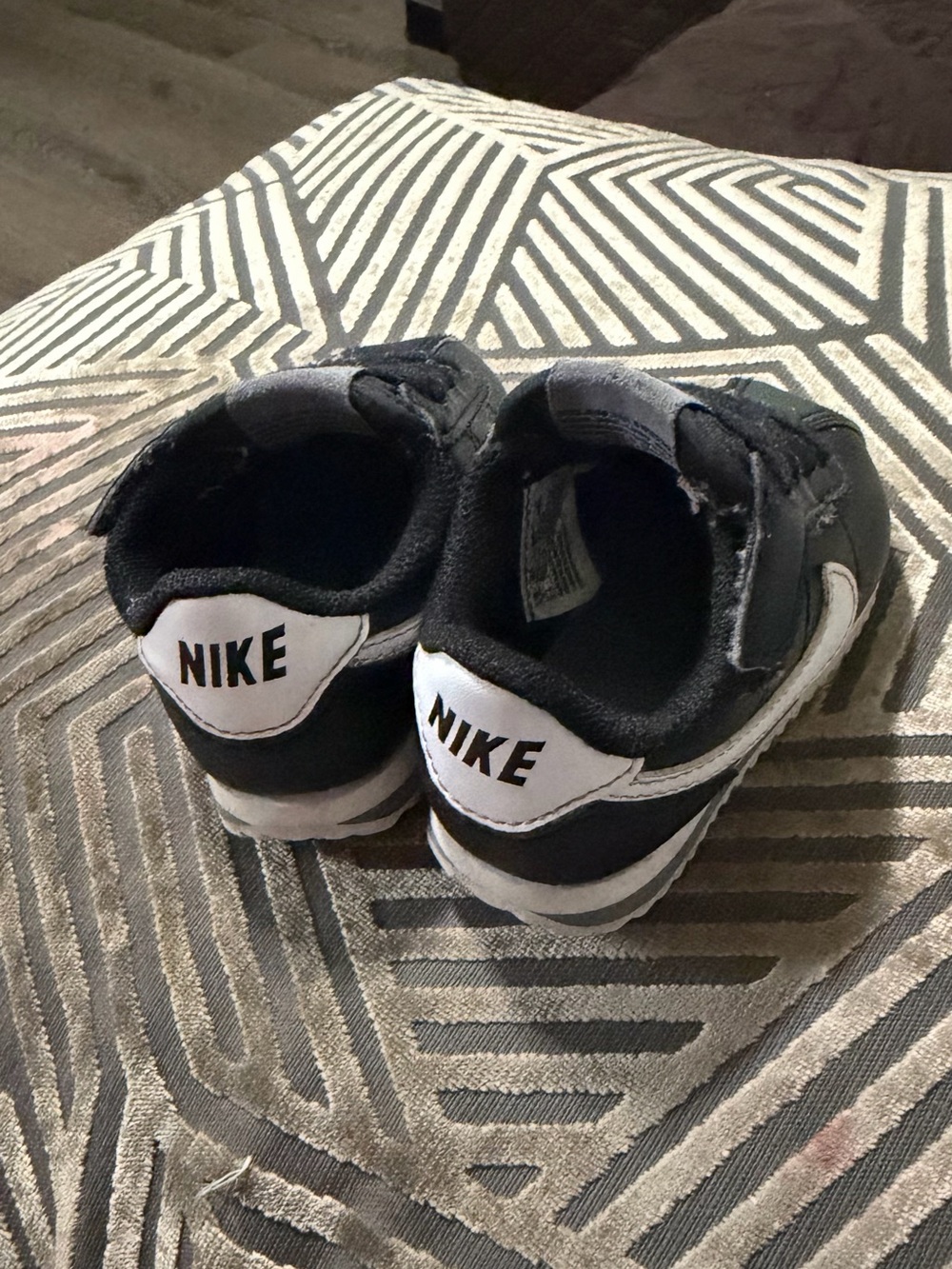 Nike Kids Black and White Hook-and-Loop Sneakers
